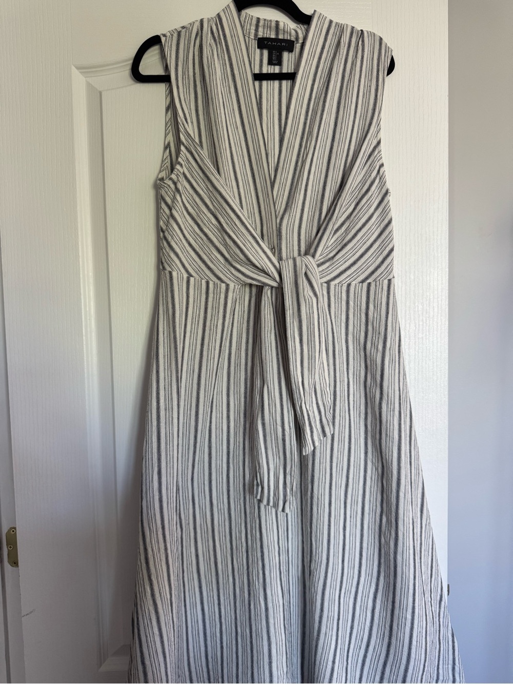 Tahari Striped Sleeveless Midi Dress in White and Black. Ptp 18” length 45,5”